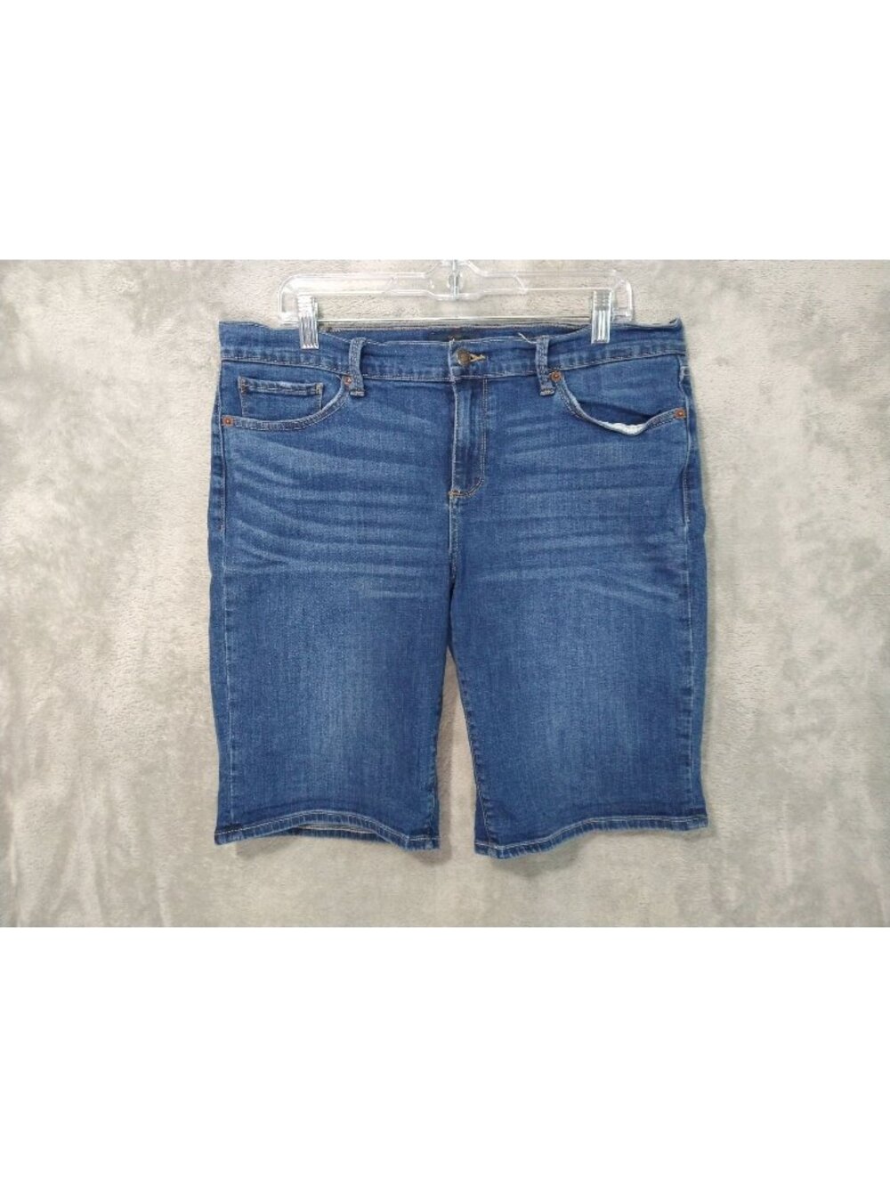 Lucky Brand Shorts Womens 14/32 Blue Denim Bermuda Mid Rise Medium Wash Stretch